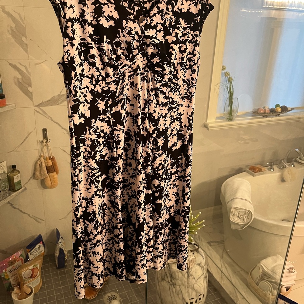 CHAPS EXTRA LARGE BLACK  WHITE SUMMER DRESS